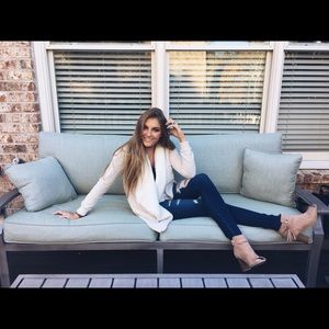 White jacket/sweater